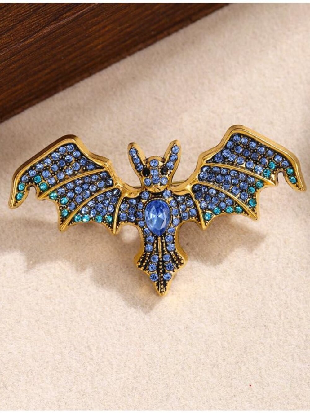 Rhinestone Devil Bat Brooch Sparkling Crystal Bat Pin for Men Women Gothic Punk